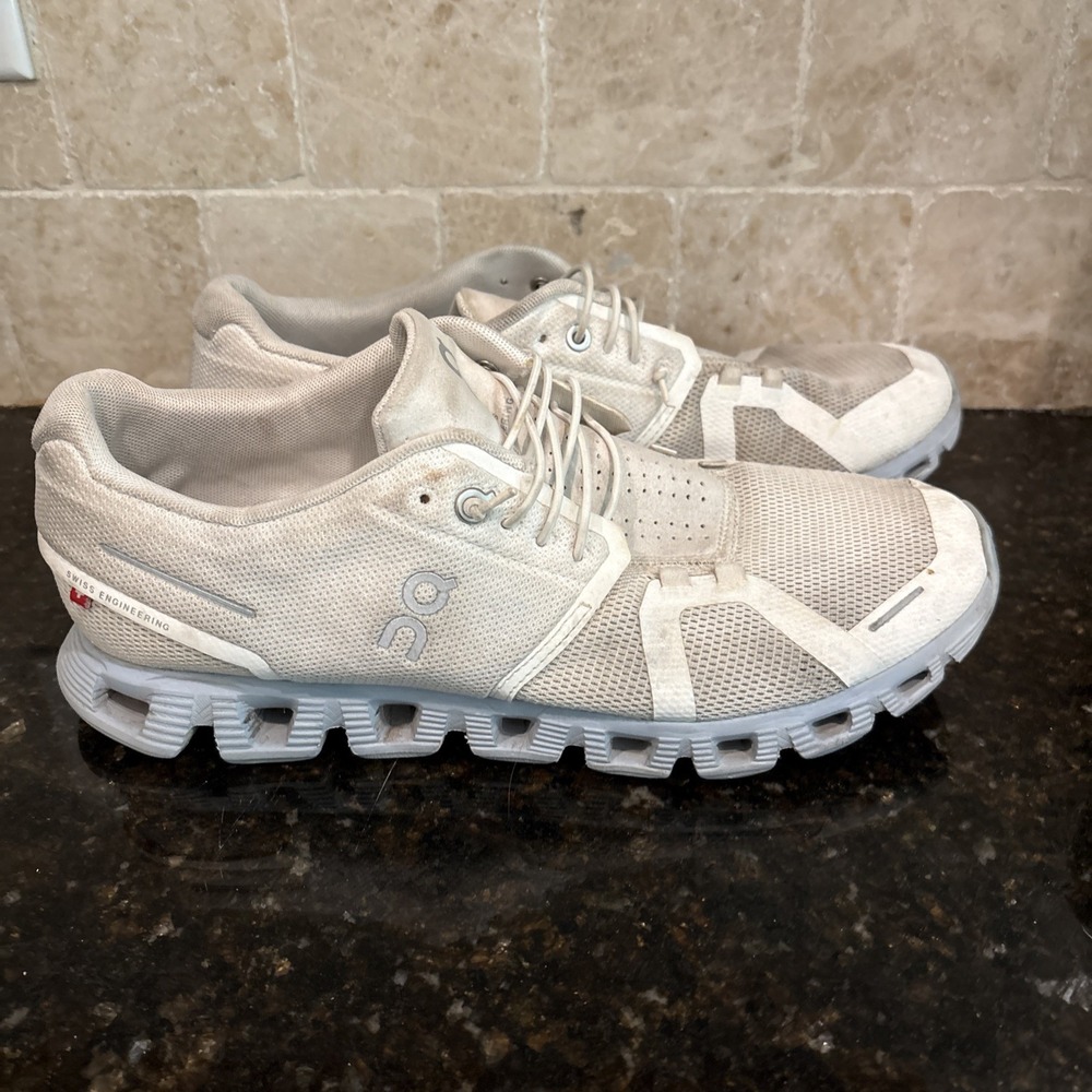 On Cloud 5 Running White Blue Running Shoes Sneakers • Women's Size 10.5 READ